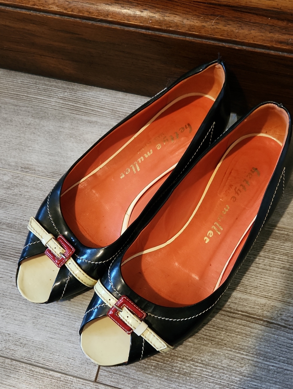 Vintage 2000s Navy and Cream Peep-Toe Ballet Flats with Red Accent